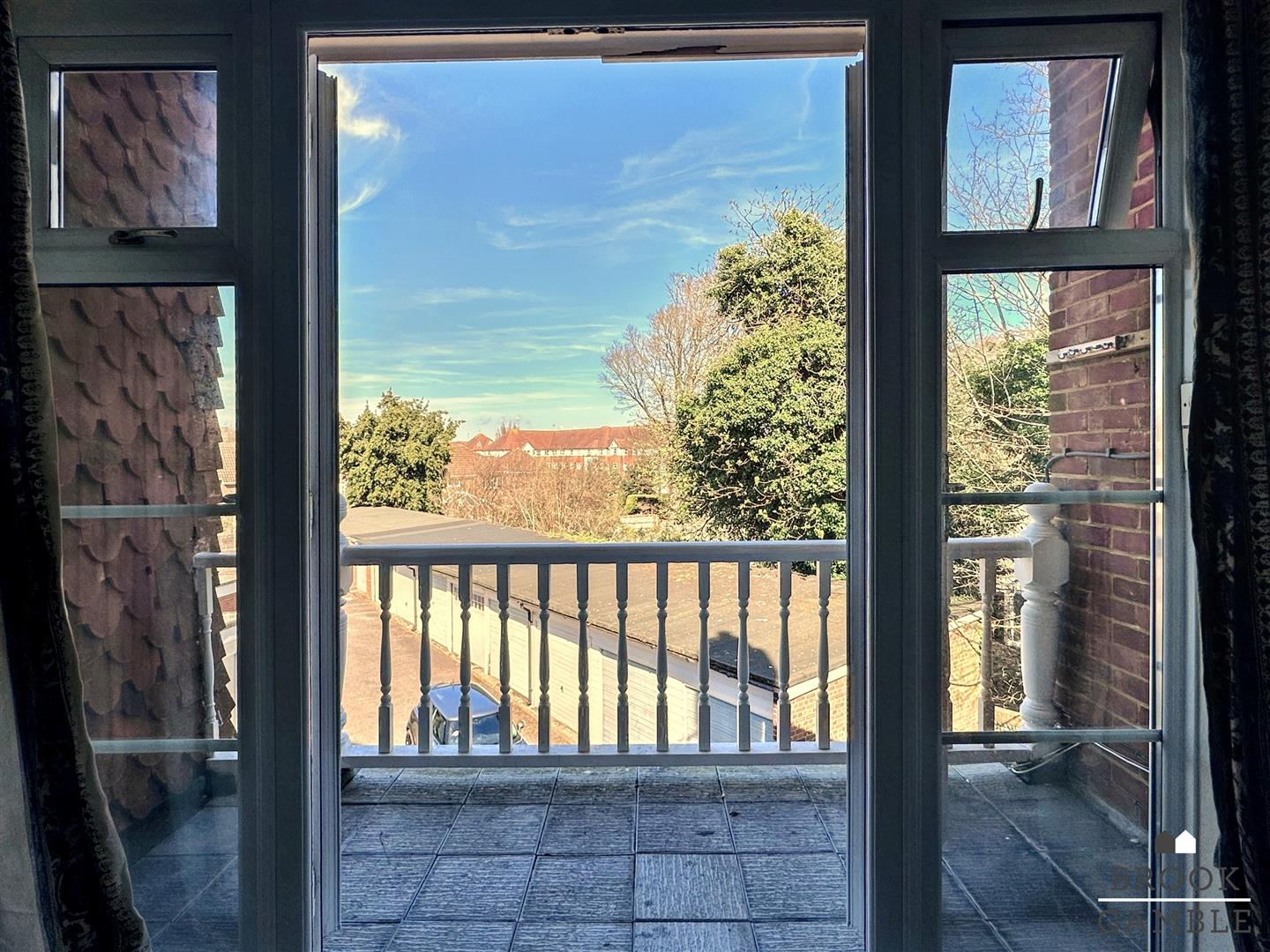 2 Bedroom Flat. Silverdale Road in Eastbourne,  9